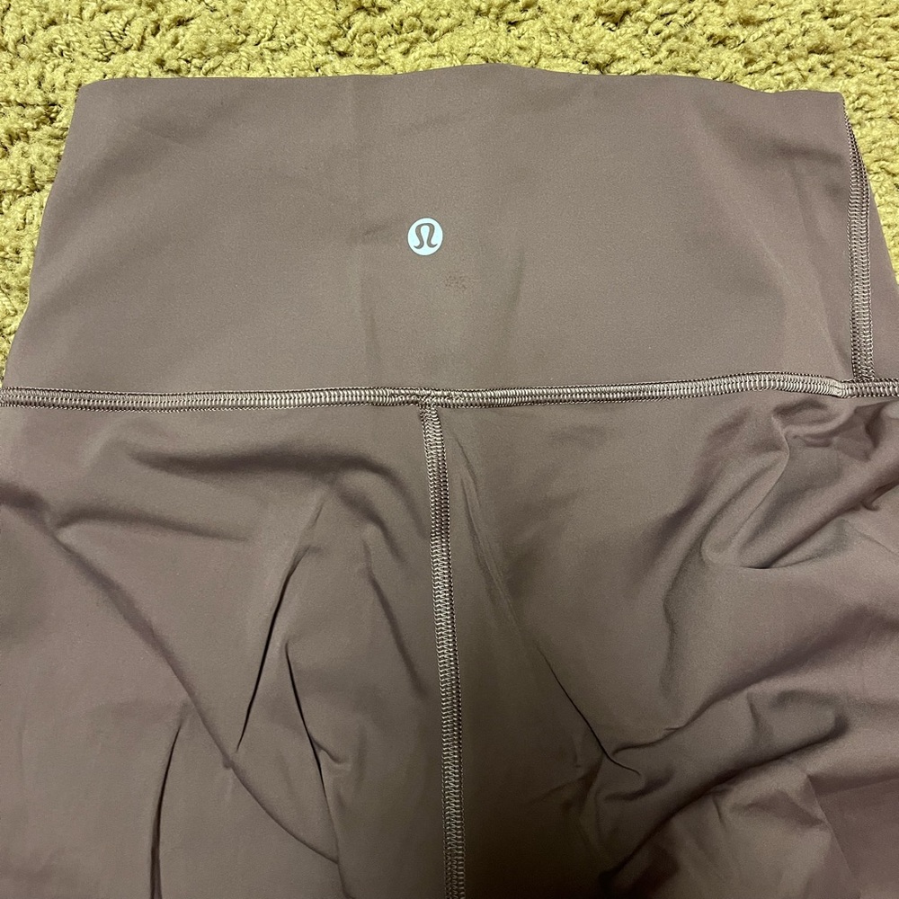 Adorable lululemon wunder under mauve leggings (size 6)